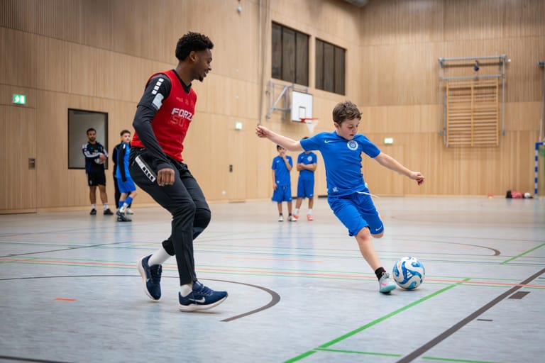 VfL-Profis sorgen für besondere Trainingseinheit in Schinkel