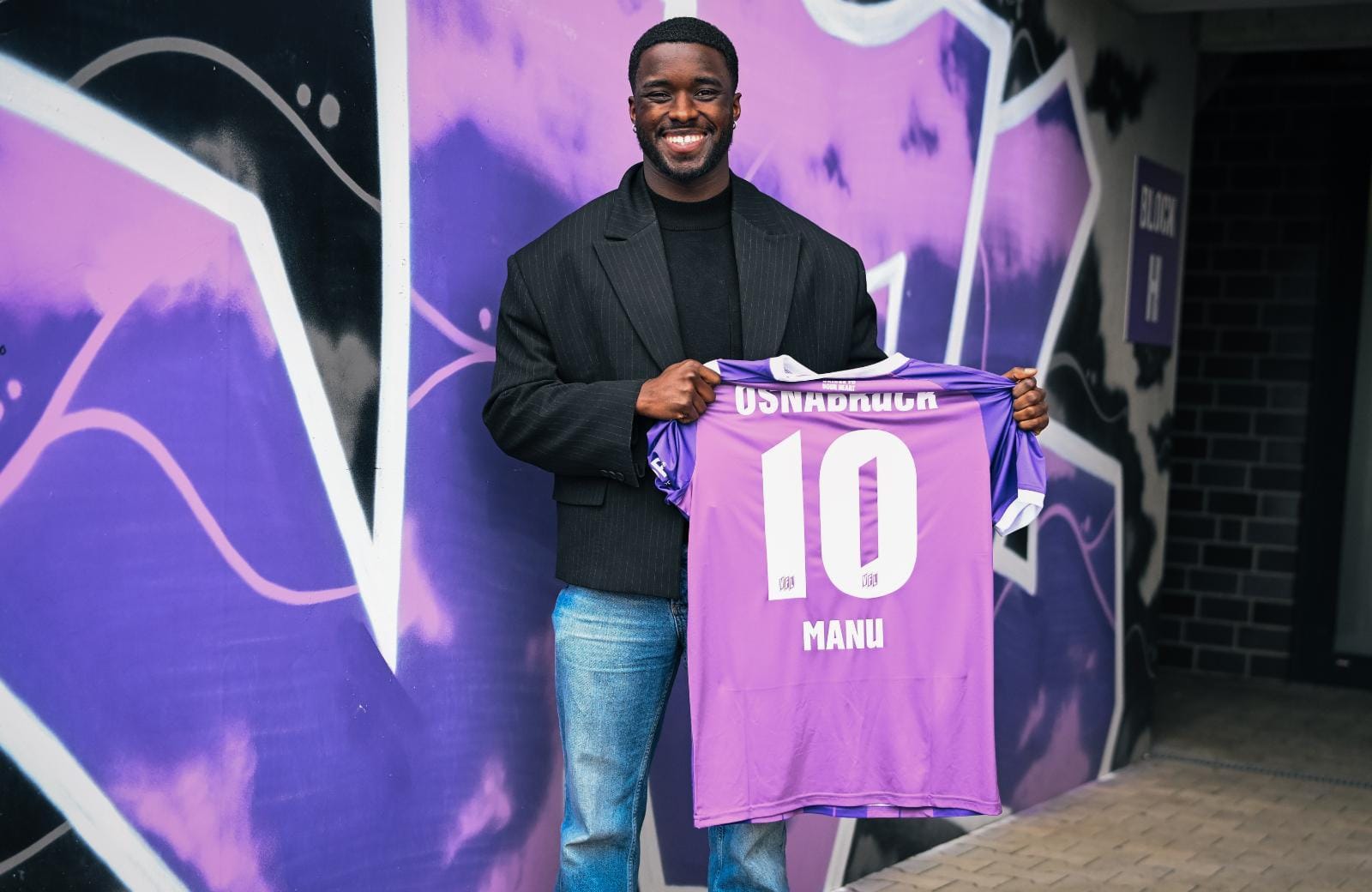 manu-web-trikot.jpg manu-web-trikot.jpg