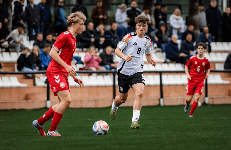 Luca Kröger feiert DFB-Debüt mit U17-Auswahl