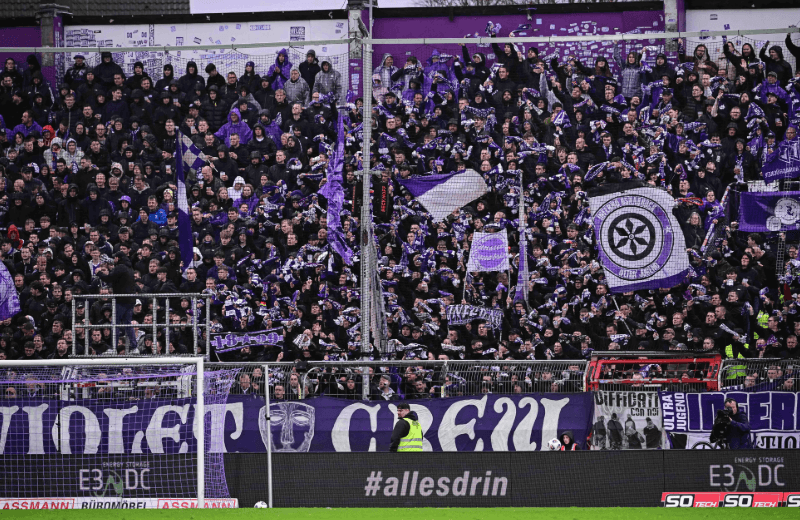 Brückentag nach der Länderspielpause: Ostkurve ausverkauft