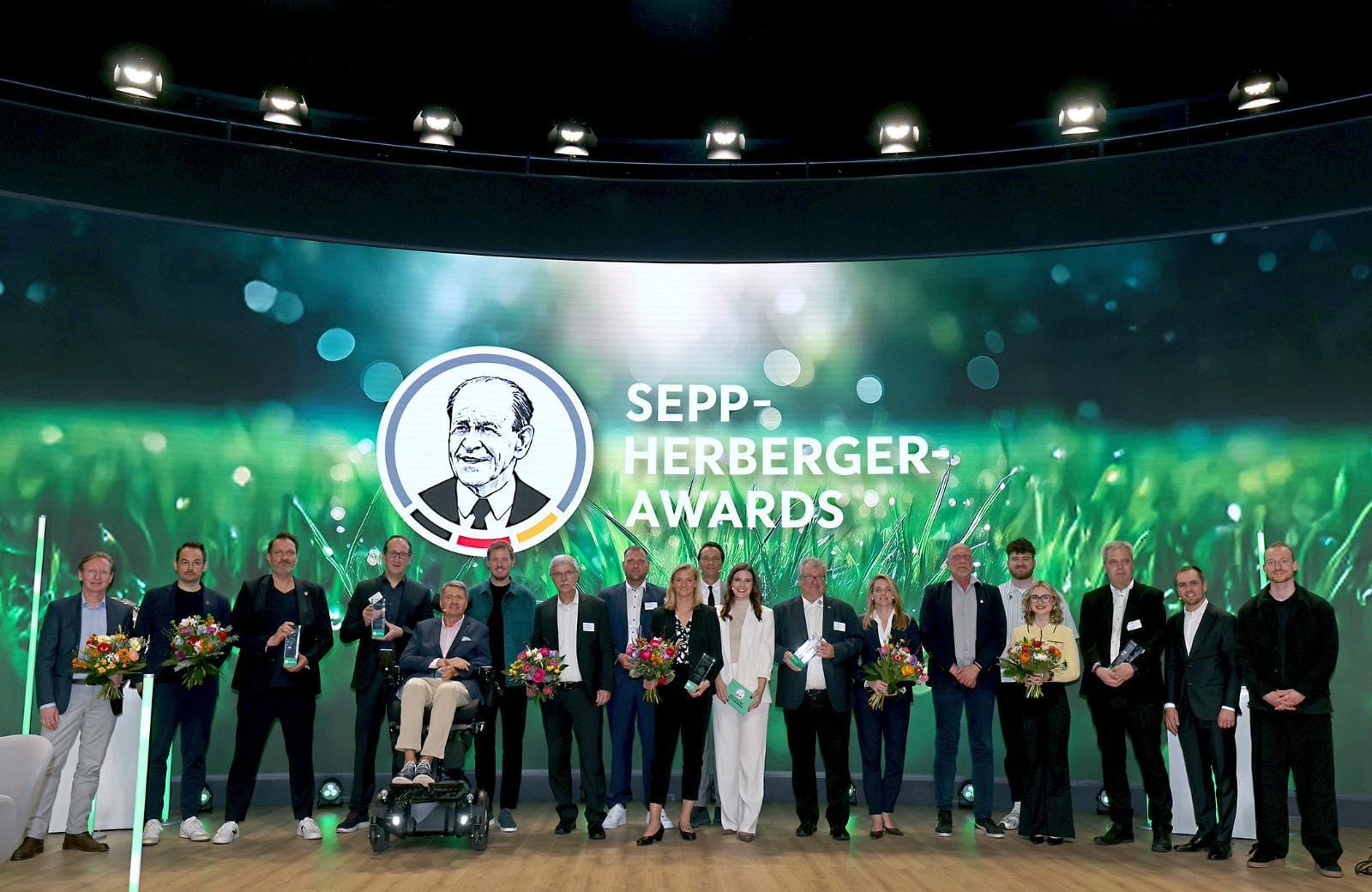 Sepp-Herberger-Award_Buehne-alle.jpeg Sepp-Herberger-Award_Buehne-alle.jpeg
