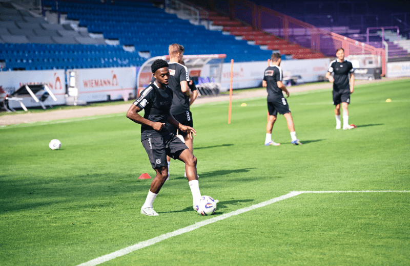 Schwitzen im Stadion – Training vor dem Test gegen Werder Bremen