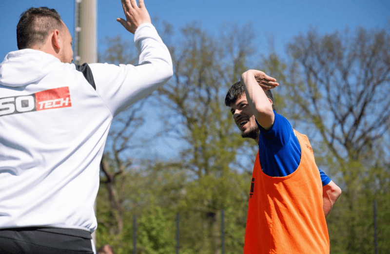 Inklusionswoche beim VfL: Co-Trainer Frithjof Hansen übernimmt Training mit HHO-Fußballgruppe