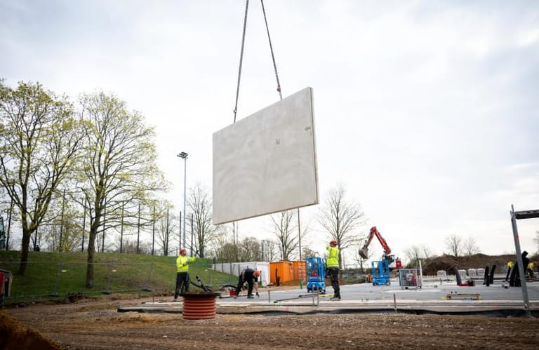 Funktionsgebäude am Schinkelberg: Die ersten Wände stehen