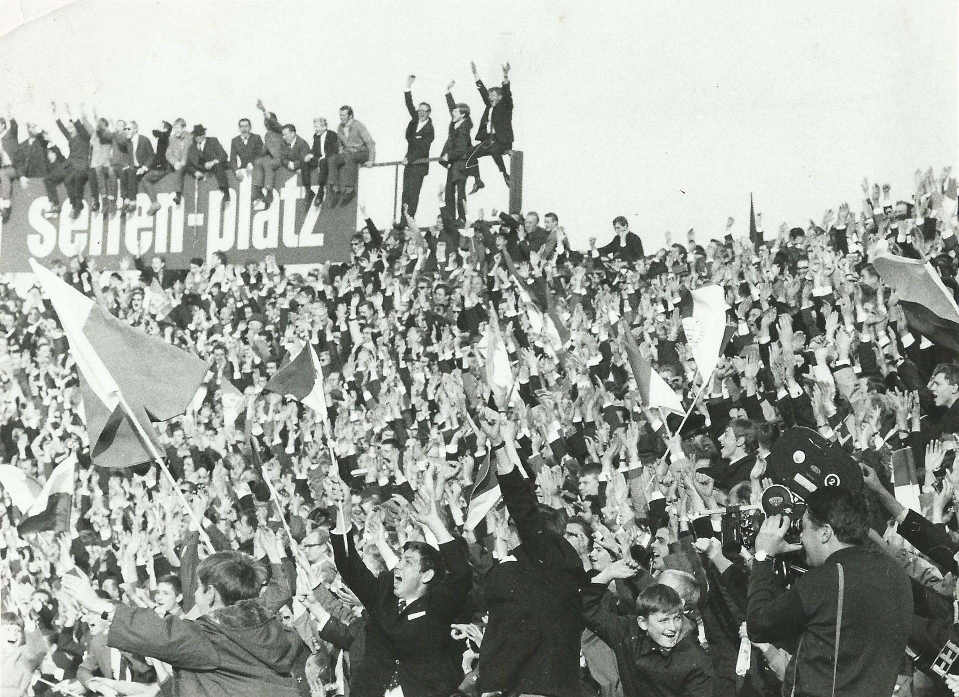 Fans an alter Kampfbahn Bremer Brücke